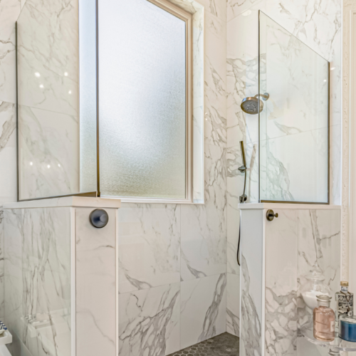 Bathroom- Deluxe art home improvement- Bathroom Renovation-Bathroom Remodeling- Walk-in Shower
